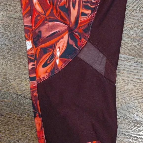 Avia women's medium red maroon calf length leggings - Picture 2 of 5